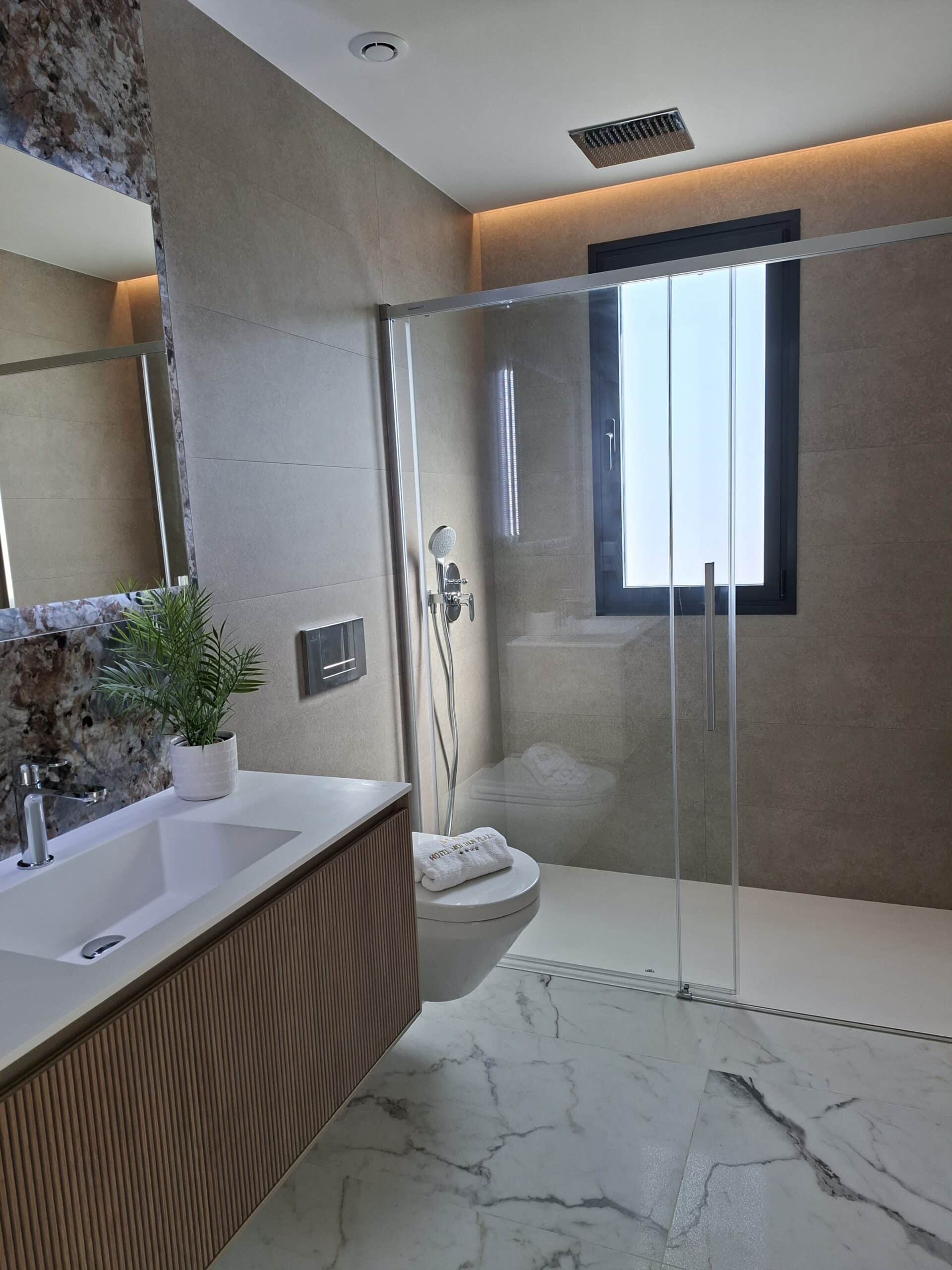 Romslig villa med utsikt over Montgó, bare et steinkast fra havet og sentrum av Denia.