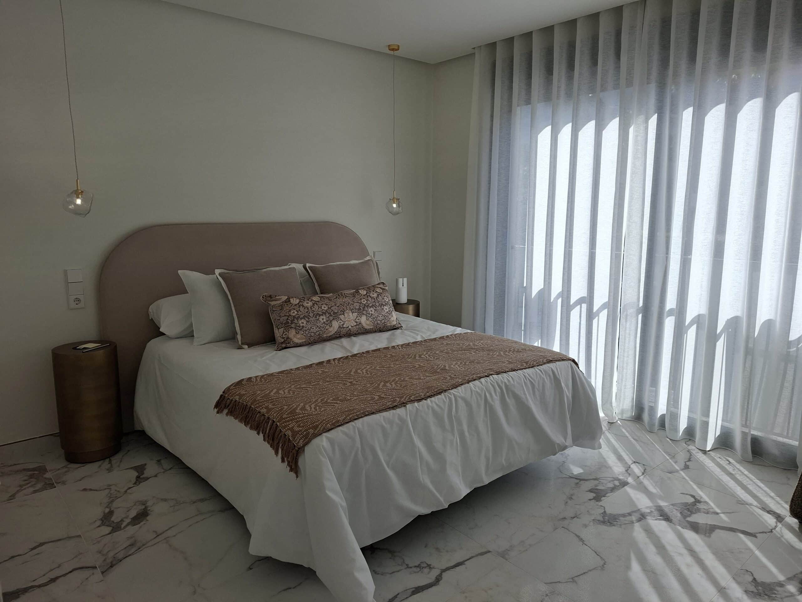 Romslig villa med utsikt over Montgó, bare et steinkast fra havet og sentrum av Denia.