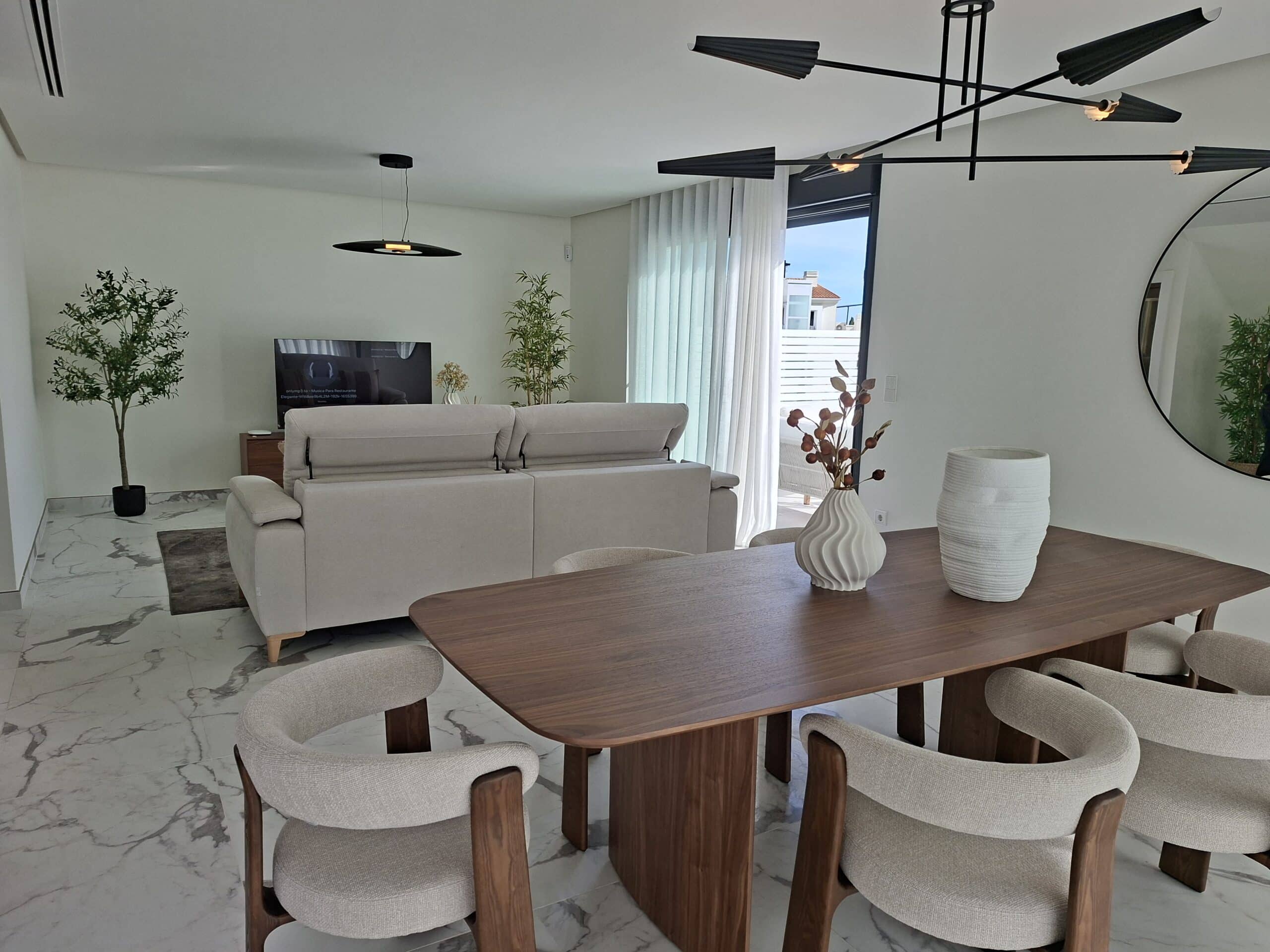 Romslig villa med utsikt over Montgó, bare et steinkast fra havet og sentrum av Denia.