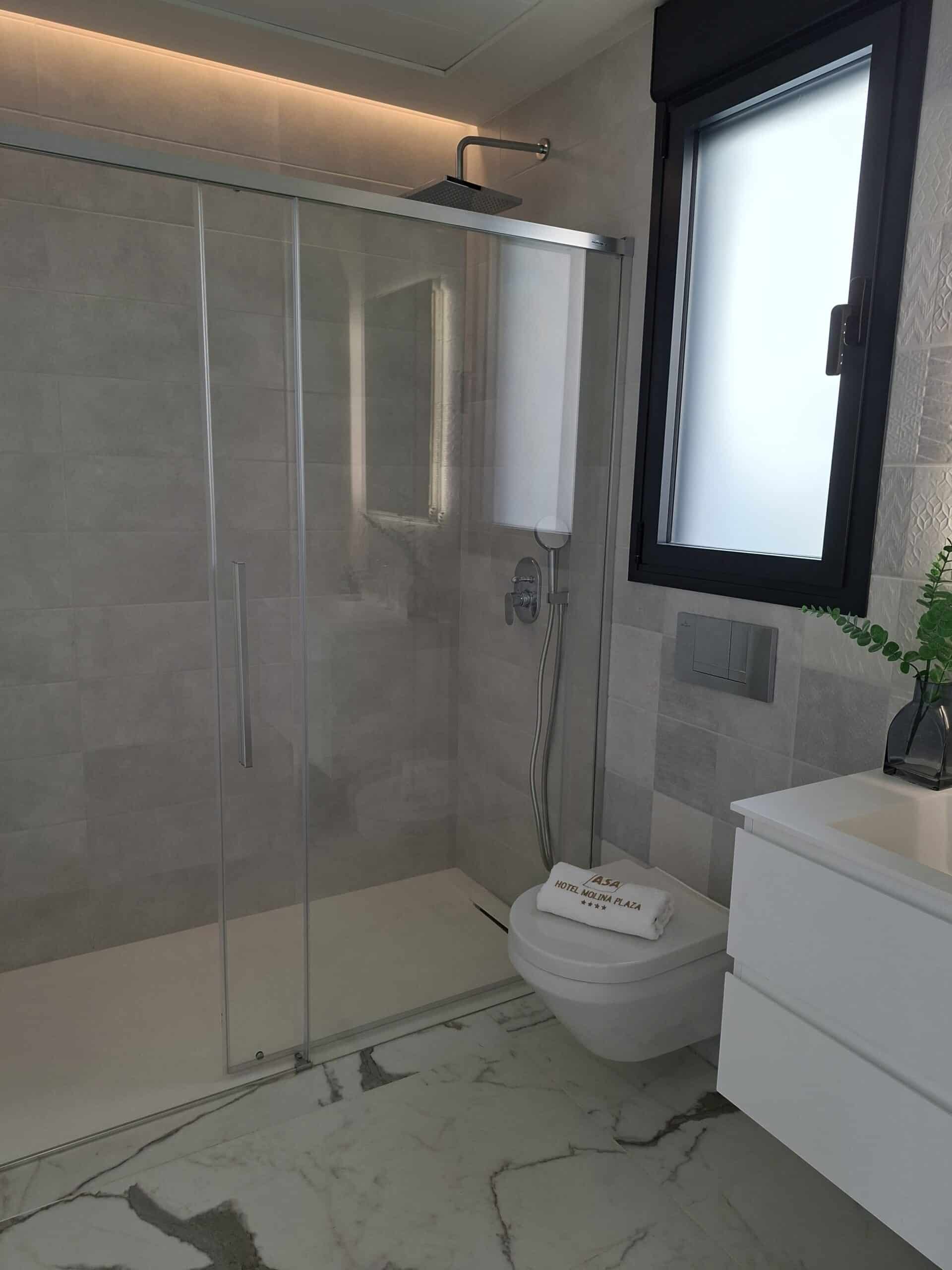 Romslig villa med utsikt over Montgó, bare et steinkast fra havet og sentrum av Denia.