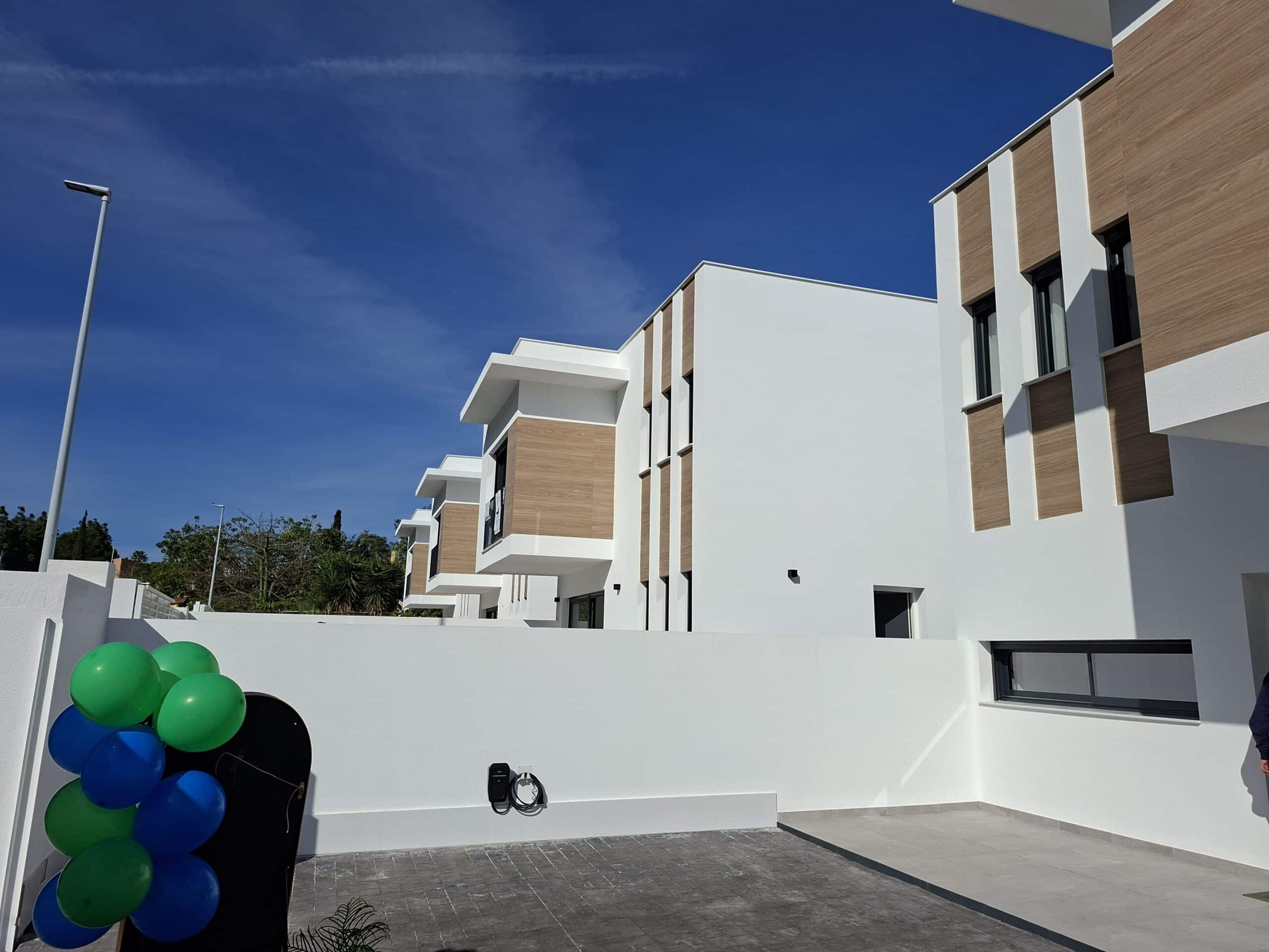 Romslig villa med utsikt over Montgó, bare et steinkast fra havet og sentrum av Denia.