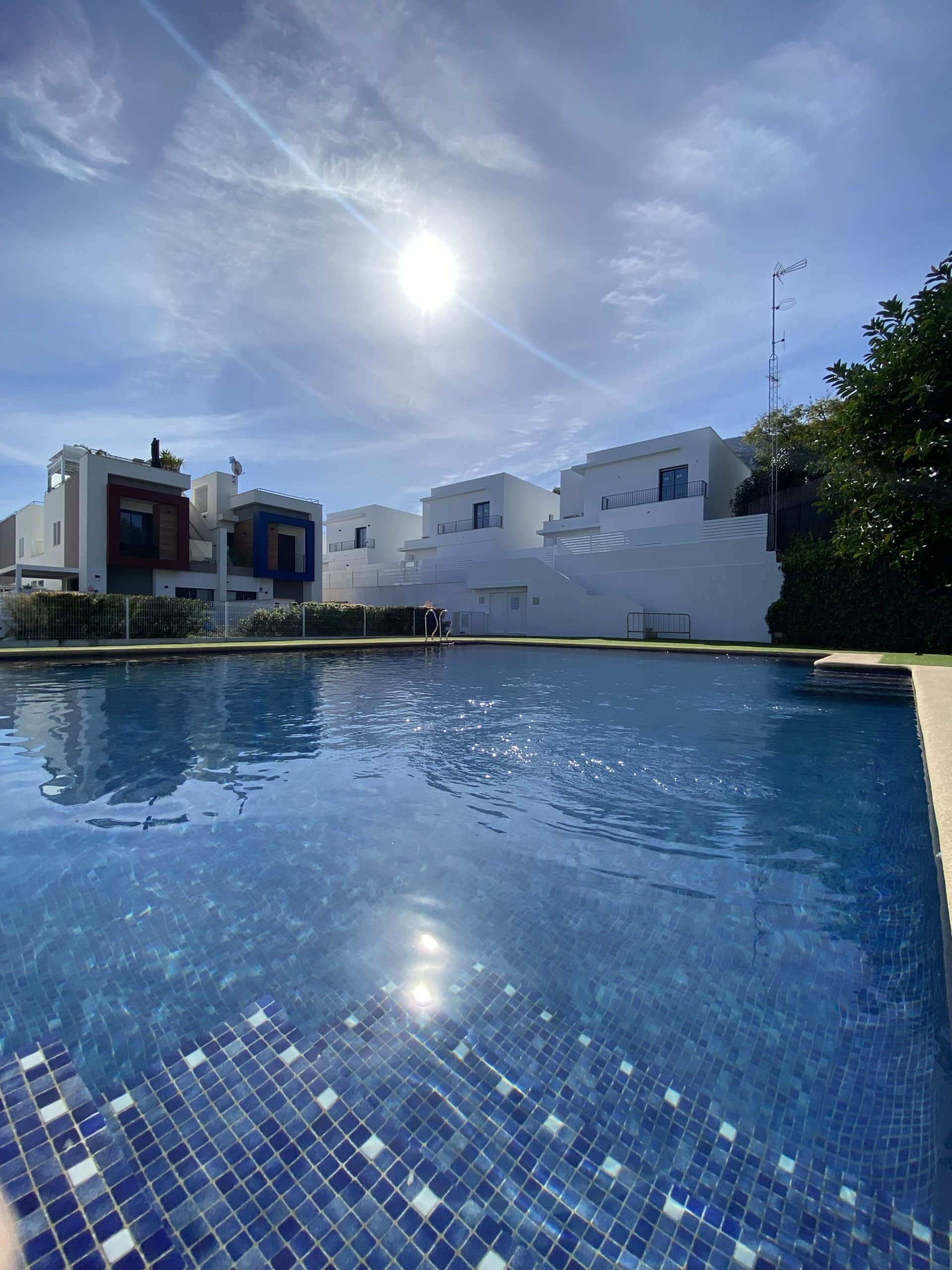 Romslig villa med utsikt over Montgó, bare et steinkast fra havet og sentrum av Denia.