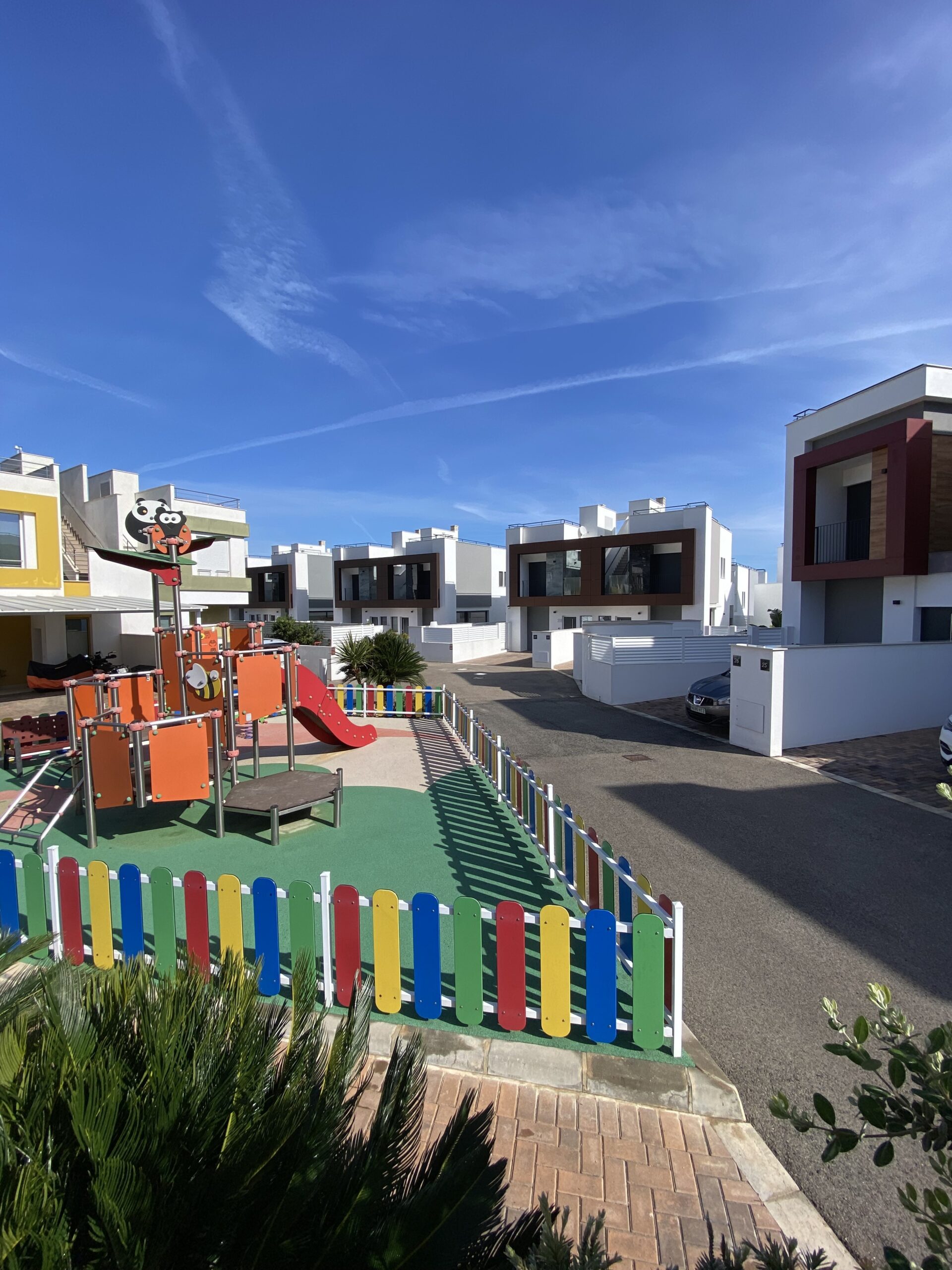 Romslig villa med utsikt over Montgó, bare et steinkast fra havet og sentrum av Denia.