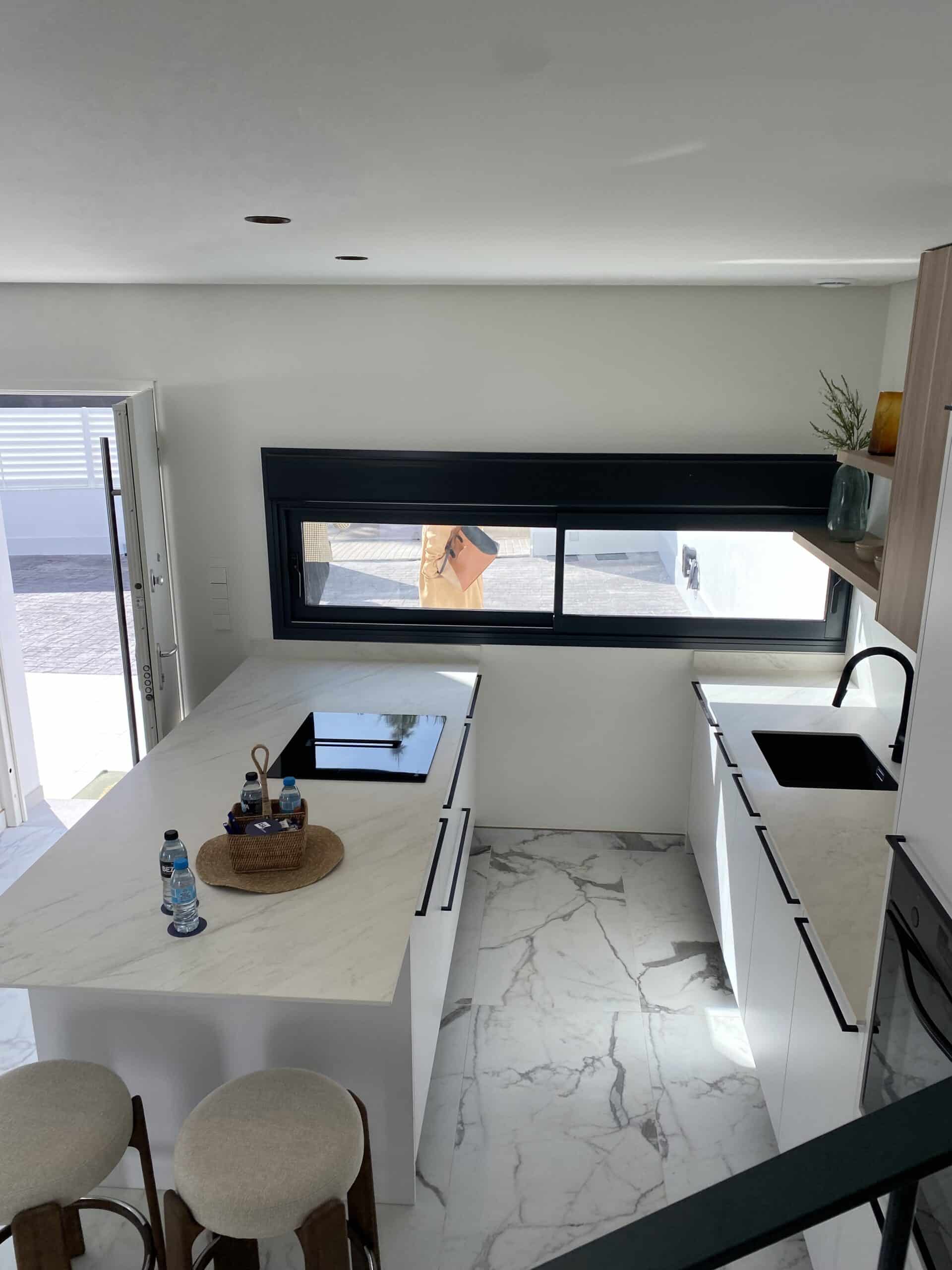 Romslig villa med utsikt over Montgó, bare et steinkast fra havet og sentrum av Denia.